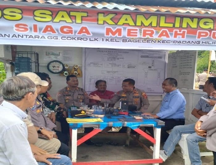 kasikorwas_polsus_poldasu_kompol_leo_sembiring_tinjau_penilaian_satkamling_di_tebing_tinggi_apresiasi_semangat_warga