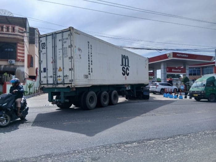 kelangkaan_solar_di_pematangsiantar_sopir_bus_keluhkan_antrean_panjang_dan_pendapatan_menurun