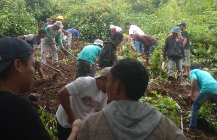 keluarga_di_simalungun_syok_enam_makam_dibongkar_paksa_tanpa_izin_keluarga