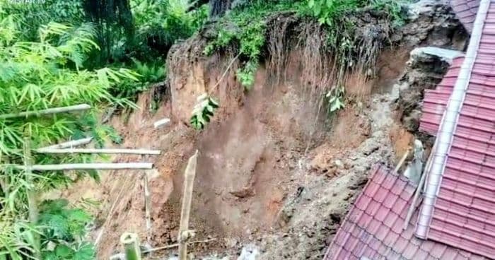 longsor_di_batu_bara_1_rumah_ambruk_3_keluarga_terisolir_dan_harapan_warga_pada_pemerintah