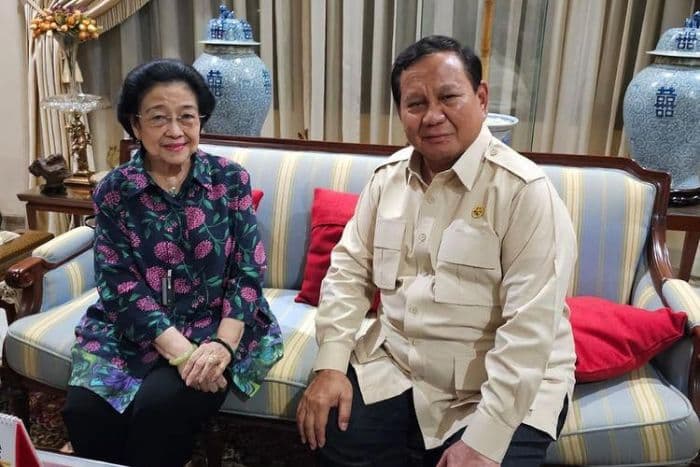 megawati_beri_anggrek_merah_putih_ke_prabowo_ini_maknanya
