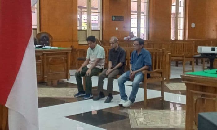 tiga_terdakwa_korupsi_stadion_madina_dituntut_35_tahun_dan_denda_rp50_juta