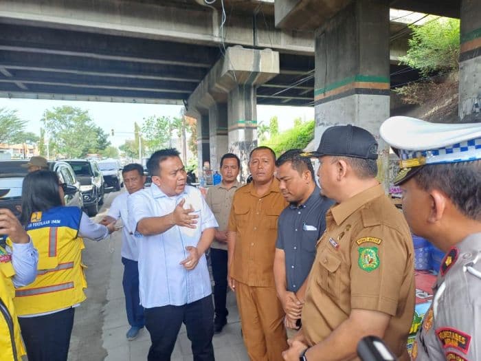 dikeluhkan_masyarakat_wakil_ketua_dprd_bawa_pihak_terkait_tinjau_pintu_tol_bandar_selamat