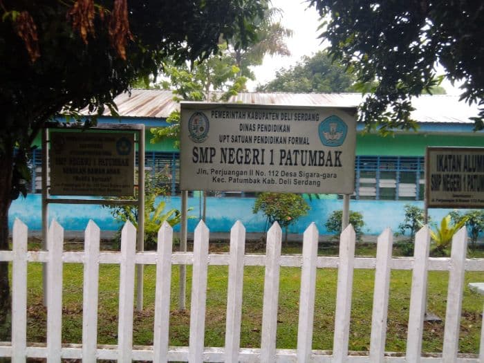 kepala_smpn_1_patumbak_dituding_arogan_guru_dan_orang_tua_murid_mengeluh