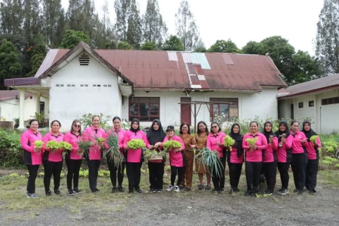 ketum_bhayangkari_kunjungi_tanah_karo_launching_program_p2l_