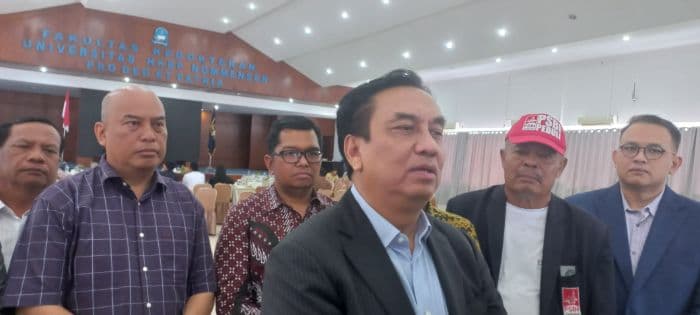 menjabat_jadi_ketua_yayasan_uhn_effendi_simbolon_ingin_memajukan_sarana_pendidikan