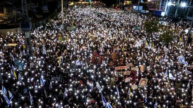 lebih_100_ribu_warga_israel_demo_protes_serangan_militer_ke_gaza_