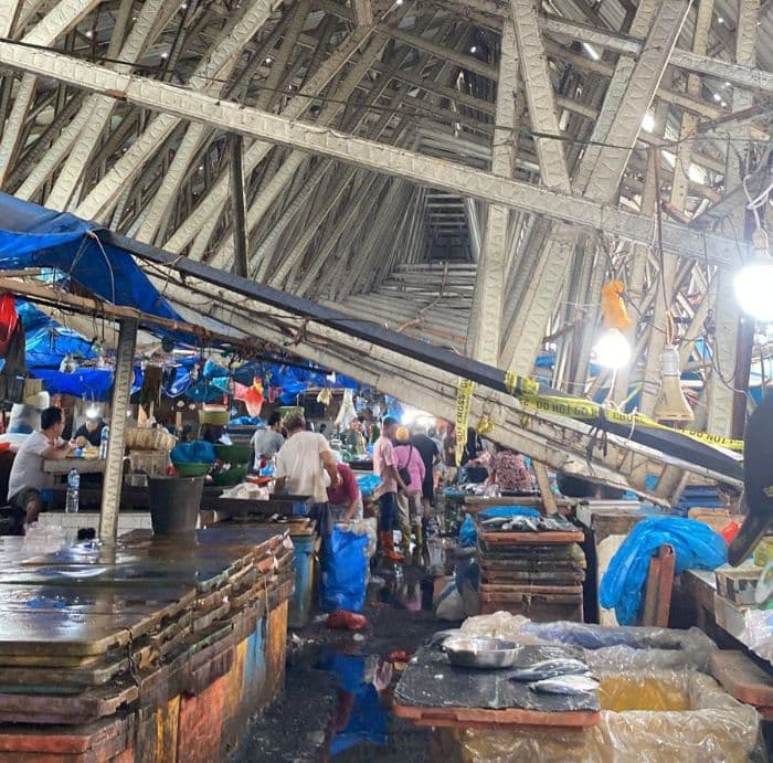 perbaikan_atap_ambruk_pasar_ikan_dwikora_siantar_diprioritaskan