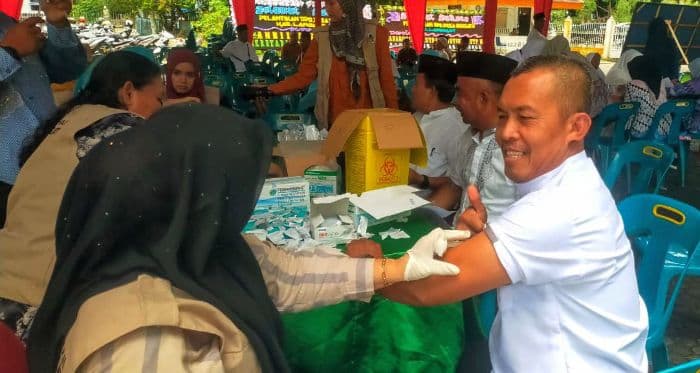 460_jemaah_calon_haji_asal_langkat_divaksin_meningitis_dan_polio
