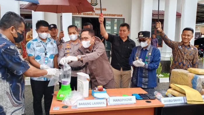 kejari_padangsidimpuan_musnahkan_barang_bukti_96_kasus_didominasi_sabu_dan_ganja