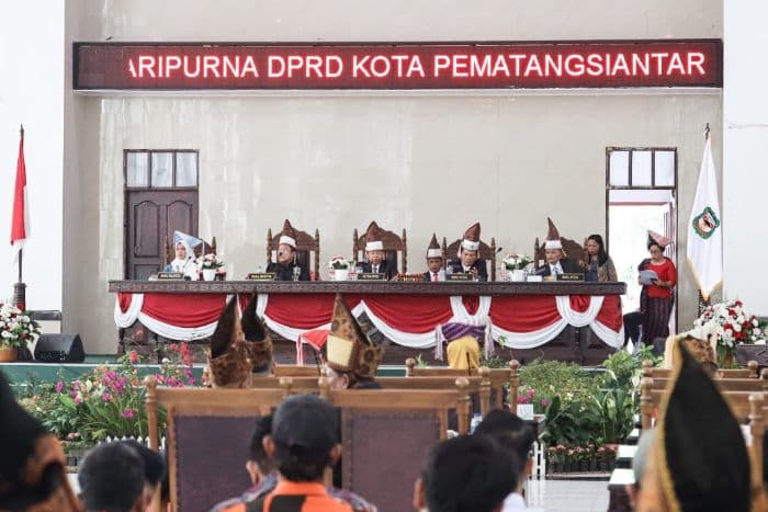 sidang_paripurna_istimewa_hut_ke154_kota_siantar_kesukarelaan_raja_sang_naualuh_patut_diteladani