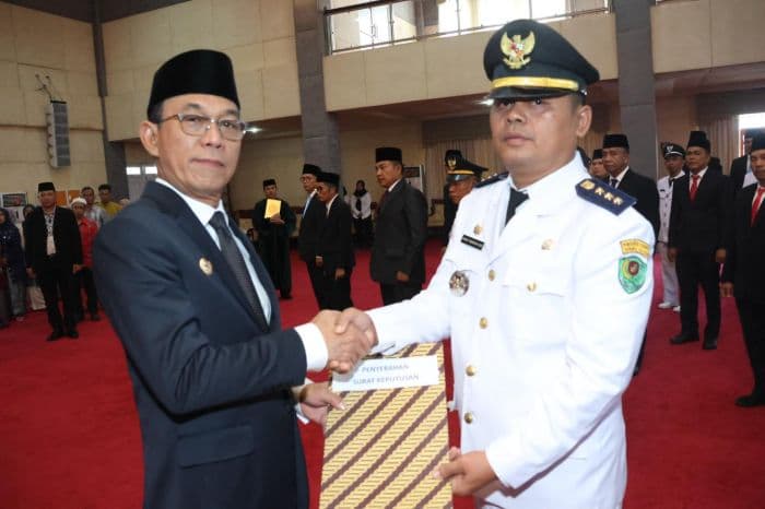 bupati_gus_irawan_copot_empat_camat_di_tapsel