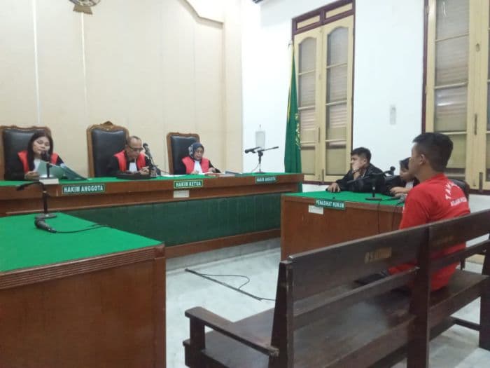 majelis_hakim_pt_medan_perkuat_vonis_anggota_okp_penganiaya_tni