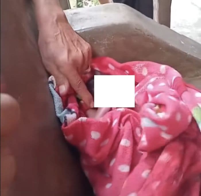 bayi_lakilaki_baru_lahir_ditemukan_di_teras_rumah_warga_binjai_utara