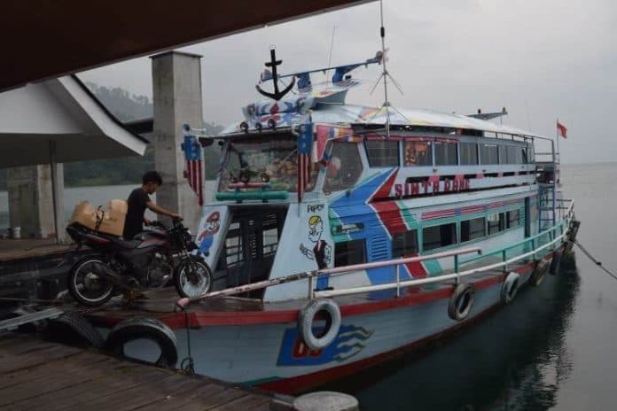 cuaca_membaik_kapal_tradisional_kembali_beroperasi_di_danau_toba