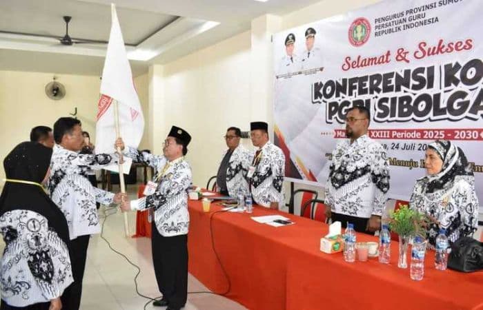 epentus_bondar_terpilih_aklamasi_sebagai_ketua_pgri_sibolga_20252030