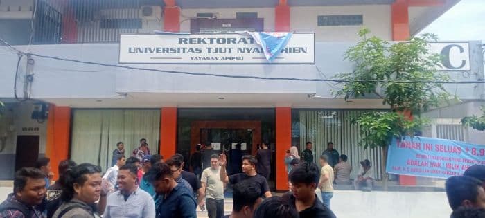 gedung_rektorat_universitas_tjut_nyak_dien_medan_disegel