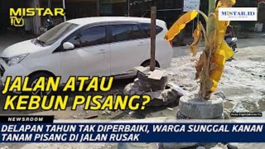 newsroom_delapan_tahun_tak_diperbaiki_warga_sunggal_kanan_tanam_pisang_di_jalan_rusak