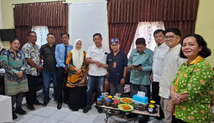 viral_insiden_pemukulan_di_rsud_tanjungbalai_anggota_dprd_junaidi_dan_perawat_riki_berdamai