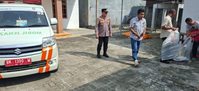 warga_lubuk_pakam_dihebohkan_adanya_pria_asal_medan_gantung_diri_di_teras_rumah