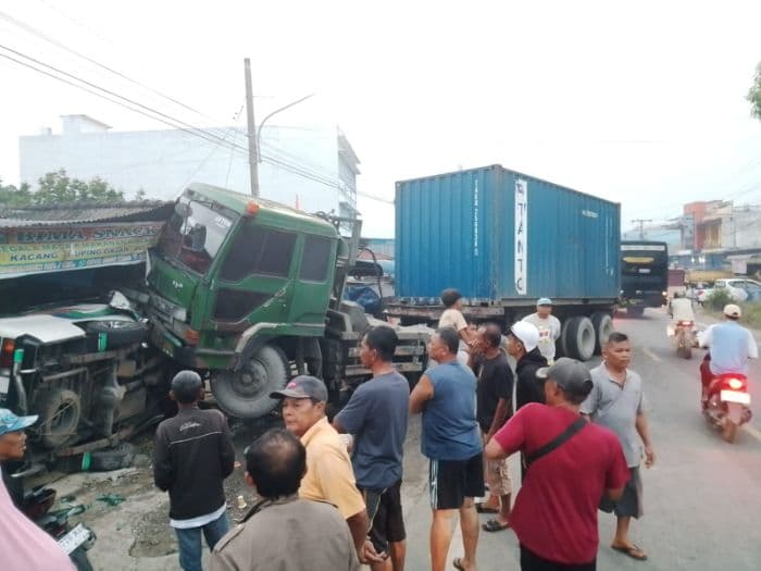 tiga_hari_pasca_kecelakaan_sopir_truk_interculer_belum_serahkan_diri