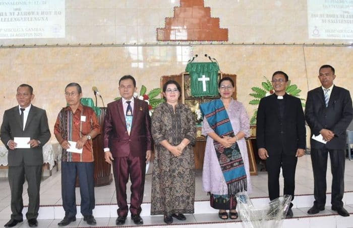 wali_kota_sibolga_ajak_jemaat_hkbp_sibolga_sambas_dukung_keharmonisan_antarumat_beragama