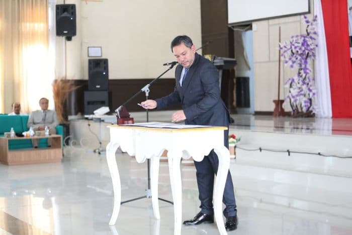 bupati_pakpak_bharat_minta_pppk_disiplin_dan_taat_aturan