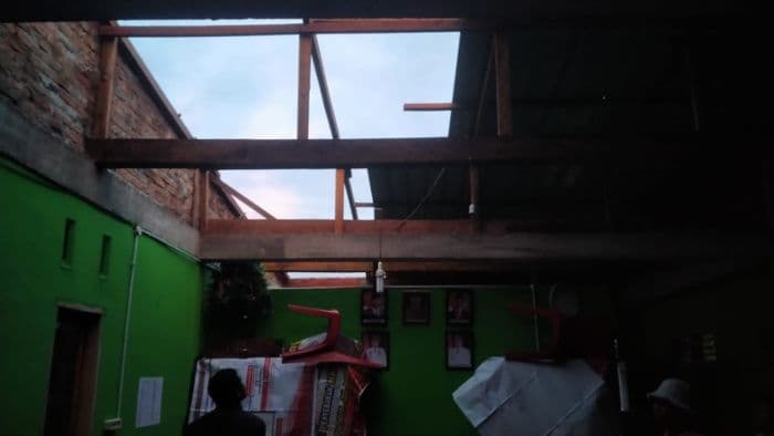 empat_desa_di_taput_diterjang_puting_beliung_16_rumah_rusak