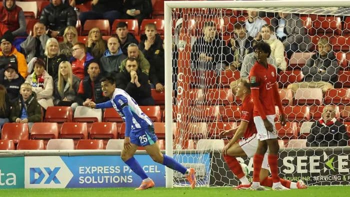 gila_diego_gmez_cetak_quattrick_brighton_hove_albion_bungkam_barnsley_60_di_efl_cup_2025