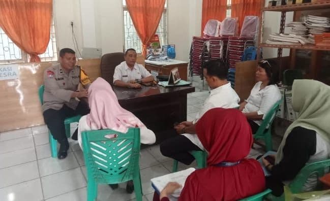 polsek_rambutan_himbau_warga_jaga_kamtibmas_saat_rakor_penyaluran_bansos