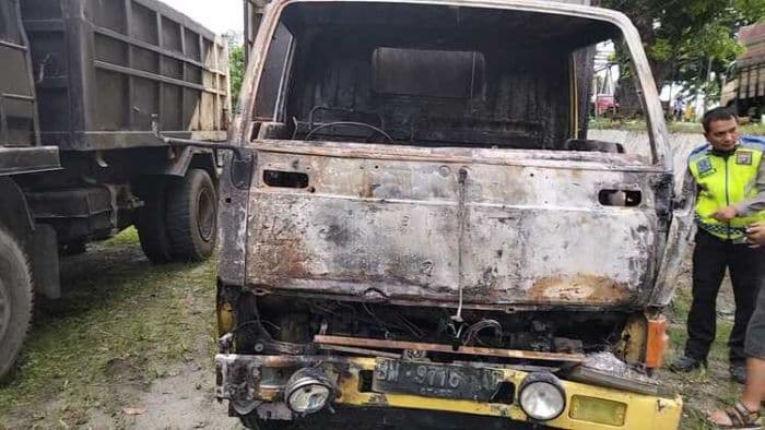 satlantas_batu_bara_jelaskan_penyebab_truk_colt_diesel_terbakar_di_jalinsum