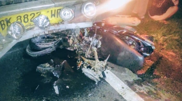 gagal_menyalip_pemotor_tewas_tertabrak_truk_trailer_di_jalinsum_batu_bara_