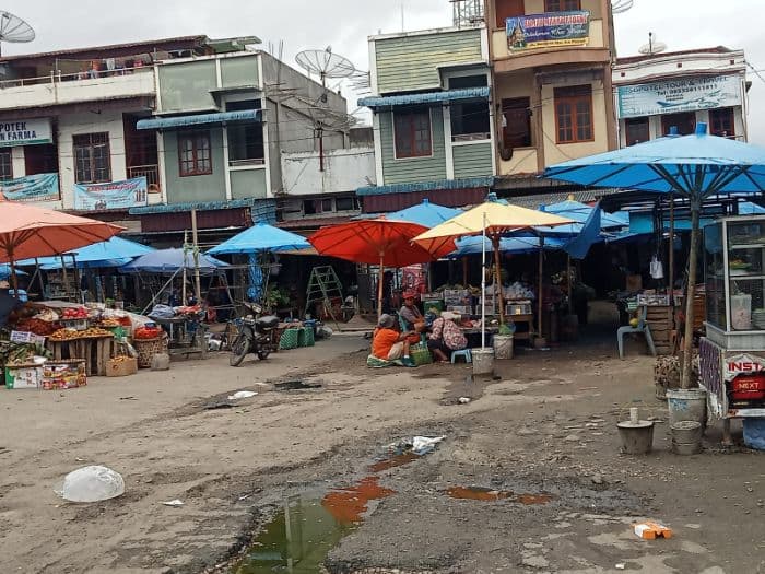 pedagang_pasar_porsea_keluhkan_sepinya_pembeli_minta_penertiban_pedagang_terminal