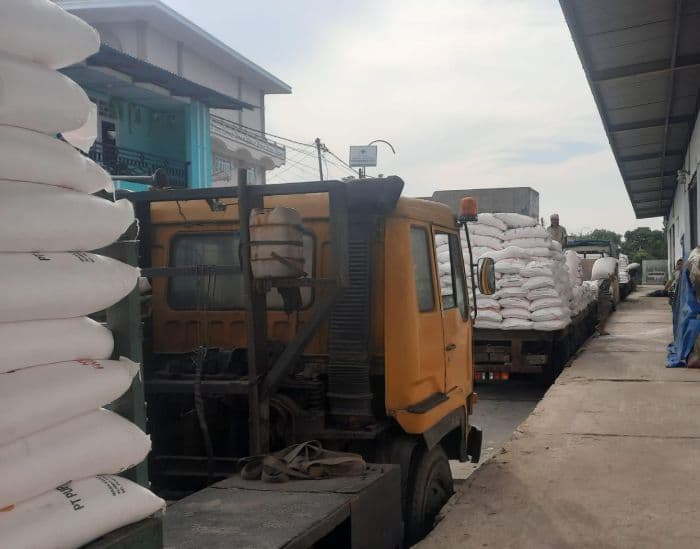 pemerintah_turunkan_harga_pupuk_bersubsidi_2025_dinas_pertanian_simalungun_pastikan_penyesuaian