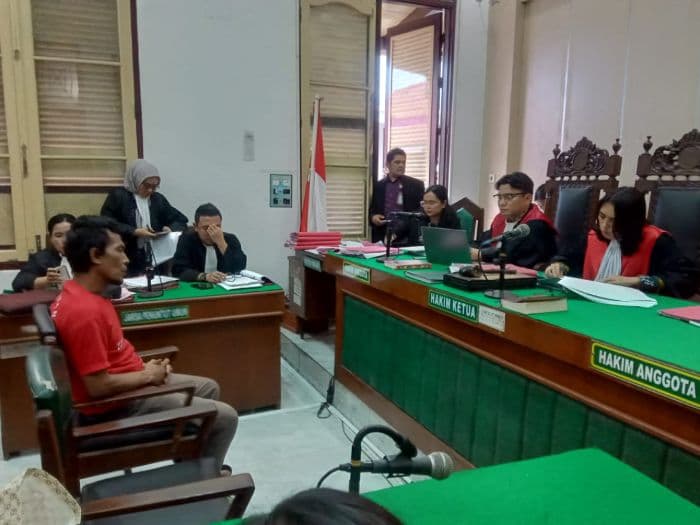 pembunuh_sopir_taksi_online_divonis_seumur_hidup_ayah_korban_sudah_adil