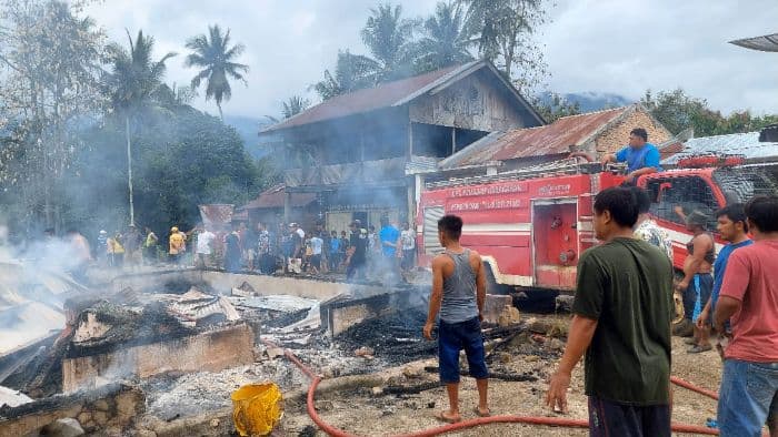 tujuh_unit_rumah_terbakar_di_dairi_berikut_daftar_korban