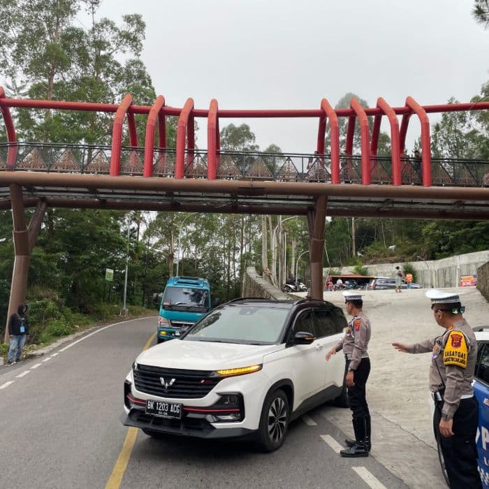 polres_samosir_tingkatkan_pengamanan_jalur_darat_dan_danau_selama_liburan