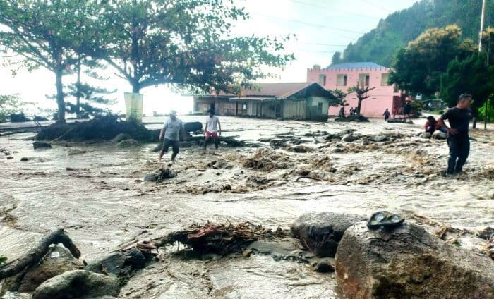 breaking_news_banjir_bandang_di_dairi_rusak_lahan_pertanianlima_rumah_tertimbun_lumpur