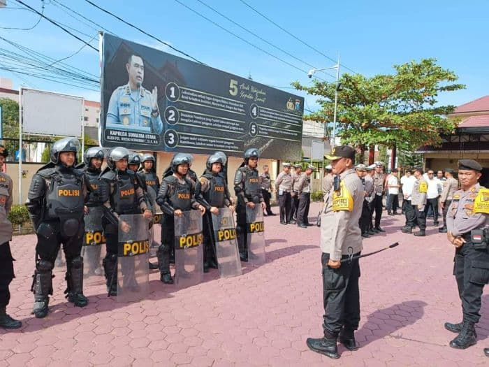kapolres_tanjung_balai_perintahkan_anggotanya_siap_hadapi_serangan_ke_markas