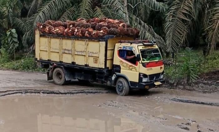 rusak_parah_kondisi_jalan_simpang_baragassimangambat_dikeluhkan_warga
