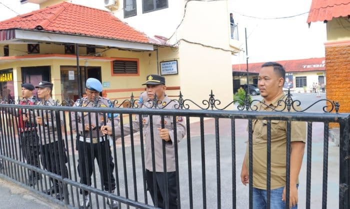 tingkatkan_kesiapsiagaan_polres_tebing_tinggi_gelar_simulasi_sispam_kota_