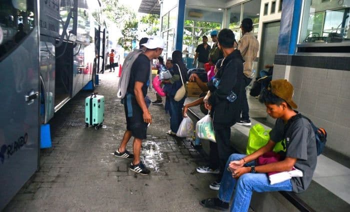 dishub_simalungun_tempatkan_personel_antisipasi_kemacetan_di_jalur_mudik_lebaran_2025