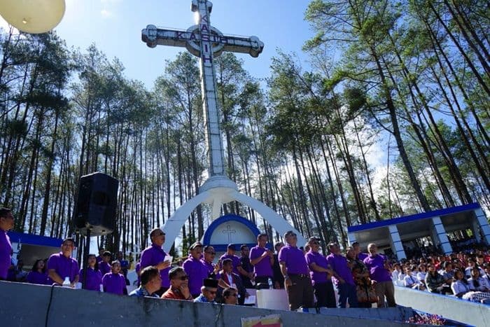 napak_tilas_paskah_raya_nasional_2025_ditutup_dengan_ibadah_di_salib_kasih