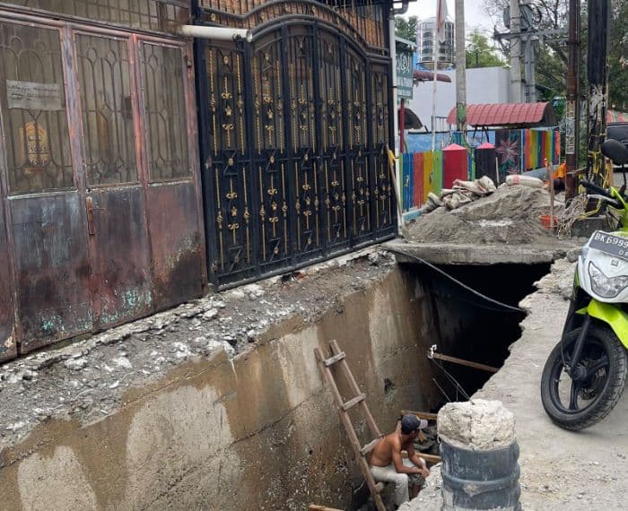 perbaikan_drainase_ganggu_aktivitas_warga_medan_timur
