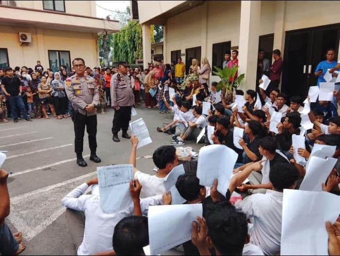 ratusan_pelajar_yang_konvoi_pasca_ujian_dipulangkan_ke_orang_tua