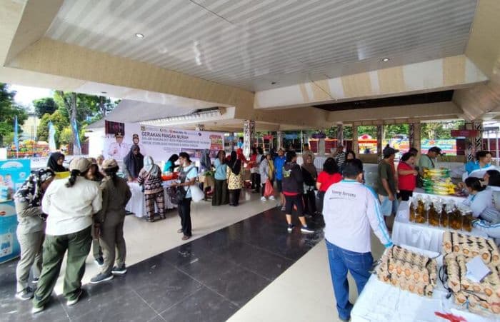 semarak_hut_siantar_ke154_berasbuah_dijual_murah_di_lapangan_adam_malik