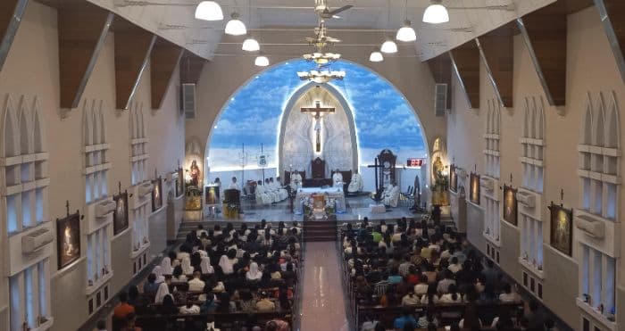 ratusan_umat_katolik_di_medan_gelar_misa_requiem_untuk_paus_fransiskus