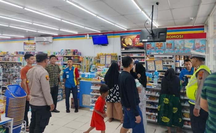polres_labusel_amankan_pria_diduga_odgj_ancam_karyawan_minimarket_