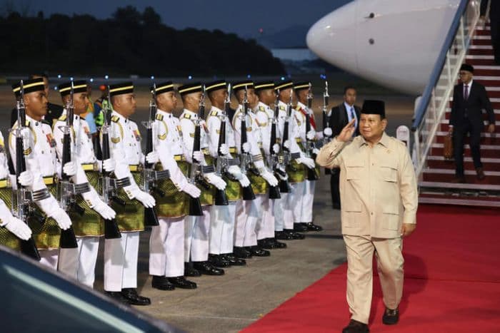 presiden_prabowo_subianto_tiba_di_malaysia_untuk_hadiri_ktt_ke46_asean