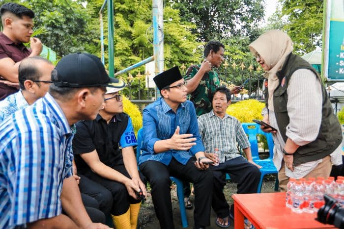 rico_waas_temui_orang_tua_remaja_yang_hanyut_di_sungai_deli